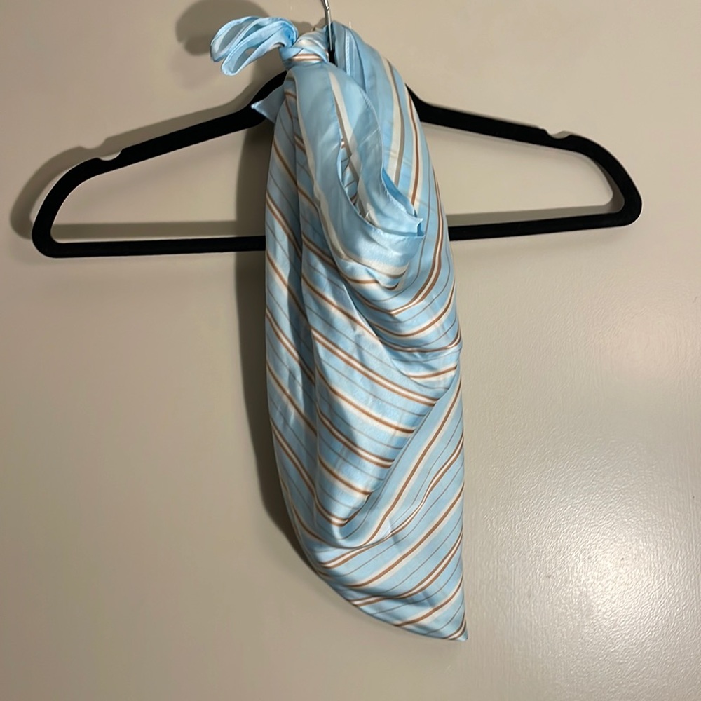 Scarf 🧣 - Picture 2 of 2